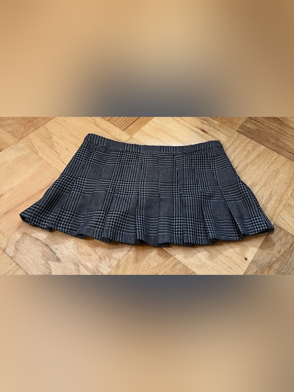 H&M Divided Black/Gray Houndstooth Pleated Miniskirt Size 8 - Picture 6 of 8
